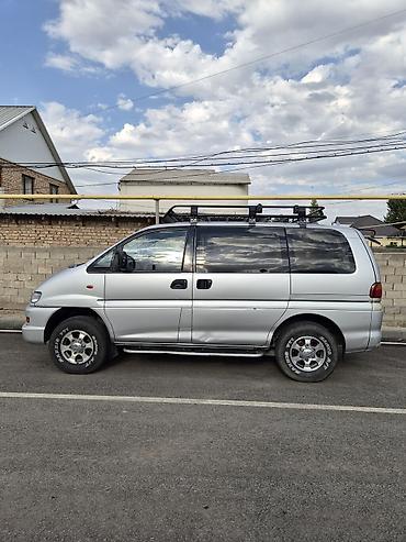 lsd: Mitsubishi Delica: 2002 г., 3 л, Автомат, Бензин, Минивэн — 4