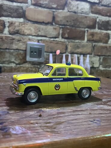 Əntiq vazalar: Moskvich, 1998 il, 1:24, Dəmir