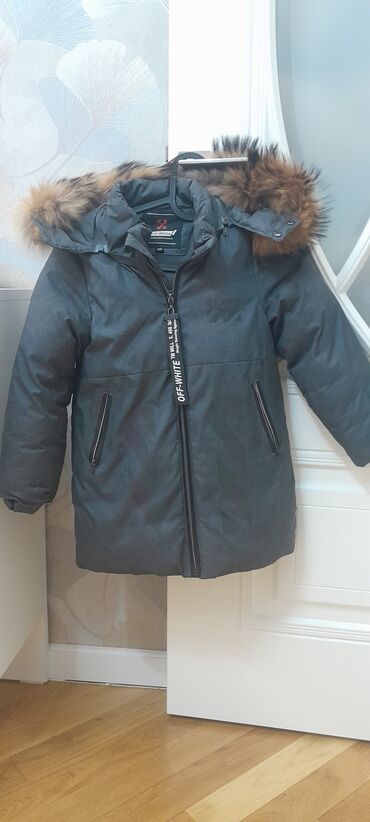 демисезонная верхняя одежда: Qışlıq kapüşonlu gödəkçə – tünd boz rəng - Marka üslubu: üzərində at lalafo.az демисезонная верхняя одежда: Qışlıq kapüşonlu gödəkçə – tünd boz rəng - Marka üslubu: üzərində