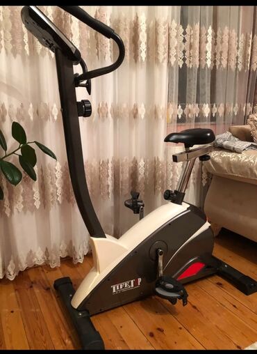 Velotrenajorlar: Bu, evdə istifadə üçün nəzərdə tutulmuş stasionar məşq velosipedidir