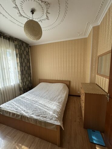 многоквартирный дом барачного типа: 3 комнаты, 82 м², 106 серия улучшенная, 1 этаж, Косметический ремонт