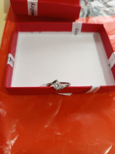 Tuflilər: Gümüş rəngli tek qas zərif üzük 7olcu 17razmer - Dizayn: Asimmetrik — 4