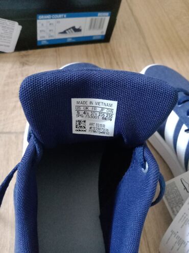 Patike: Adidas, Veličina - 37 — 9