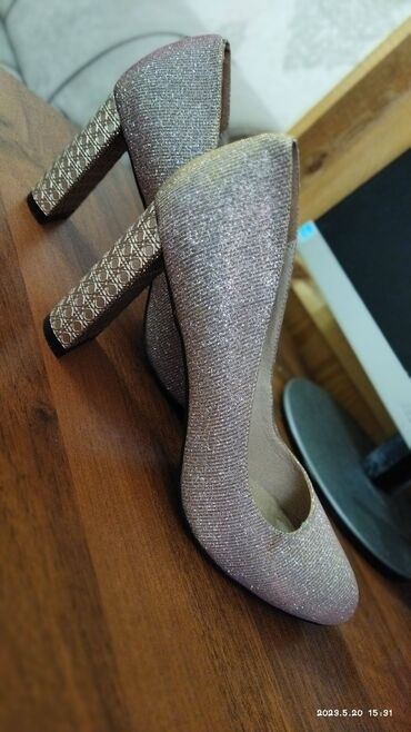 женские золотистые туфли: Туфли 38, цвет - Бежевый