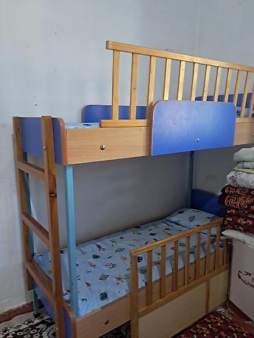 bunk bed: Детская двухъярусная кровать с бортиками и лестницей - Конструкция — 2