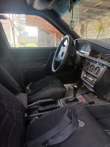Mercedes-Benz sedan – W201 “190” seriyası Xüsusiyyətlər: - Kuzov: 4 lalafo.az -da Mercedes-Benz sedan – W201 “190” seriyası Xüsusiyyətlər: - Kuzov: 4
