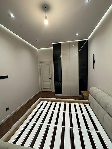 Mənzillərin satışı: İcarəyə verilir 3 otaqlı yeni tikili 140 m², 28 May m. Kateqoriya — 6