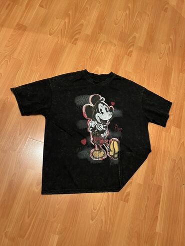 Köynəklər: Oversize futbolka. 1-2 saatliq geyinilib fso. Mall’dan 35m alinib