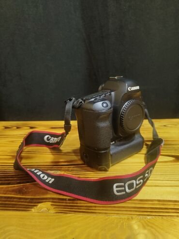 Enerji qurğuları: *SATILIR* 5D mark II 50 mm 1.8 lens Flash Flash üçün orginal zaryadka — 3