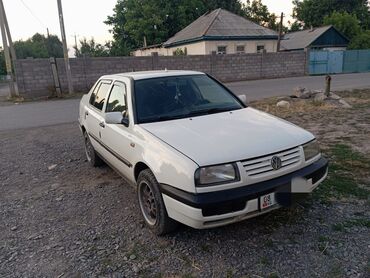 Volkswagen: Volkswagen Vento: 1998 г., 1.8 л, Механика, Газ, Седан