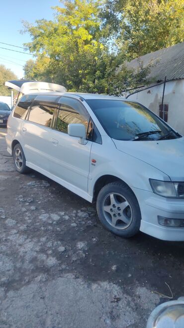 Mitsubishi: Mitsubishi Chariot: 1999 г., 2.4 л, Автомат, Бензин, Бус