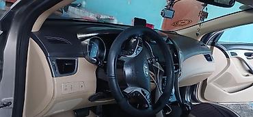 Hyundai: Hyundai Elantra: 1.8 l | 2011 il Sedan — 11