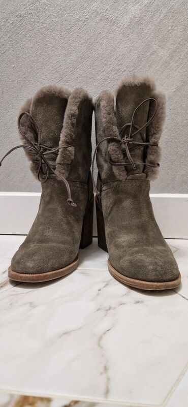 kaubojske cizme zenske: Ankle boots, UGG, 36