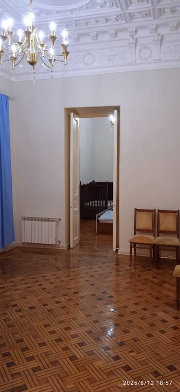 Kirayə mənzillər: Səbail rayonu, Fəvvarələr meydanının yanında, küçəyə birbaşa çıxışı