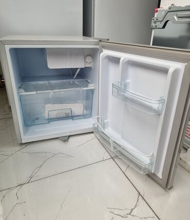 səs sistemi: Новый Однокамерный Snaige Холодильник цвет - Серый