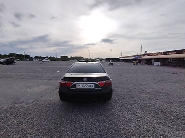 mini kuper: Toyota Camry: 2017 г., Гибрид, Седан — 2