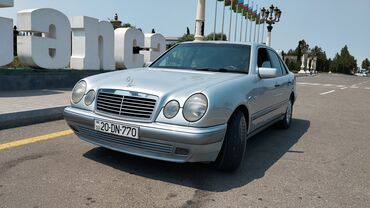 4 goz mercedes: Mercedes-Benz E 240: 2.4 l | 1997 il Sedan