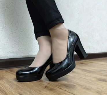 женская обувь бу 38: Туфли 39, цвет - Черный