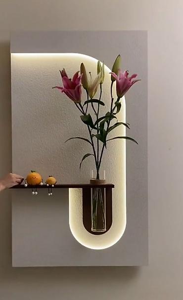 Освещение: LED işıqlı dekorativ divar panosu – inteqrə olunmuş rəf və şüşə vaza — 4