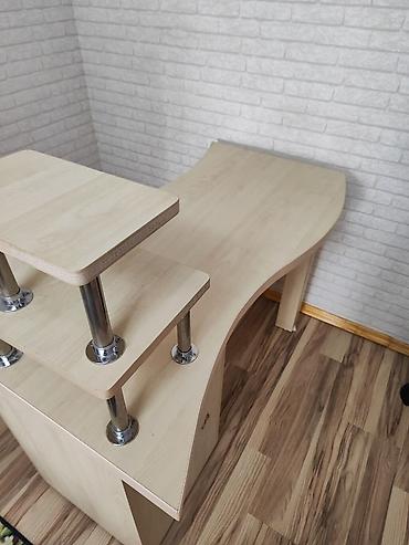 tek stol: Düz masa, Siyirməsiz, Polkalı, Sadə laminat — 3