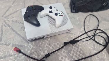 Xbox Series S: Xbox one s 1tb. Konsol evde isledilib, ideal veziyyetdedir, hec bir