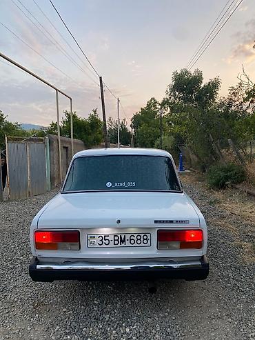 yan guzgulər s: Lada 2107, ağ rəng, sedan kuzov. Xarici xüsusiyyətlər: - Klassik xrom — 2