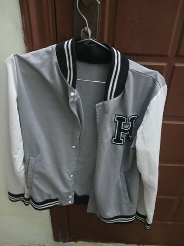 Köynəklər: Hərbiri təzə kimidi 10 .12 yaş uşaqlar üçün hamısı bir yerdə 30m — 6