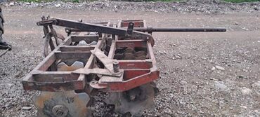 təkər traktor: 20-lik ağır diskli mala. Hal-hazırda işlək vəziyyətdədir. 89 traktor