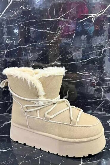 Čizme: NABAVKA
36-41
3900 din 💥 — 7