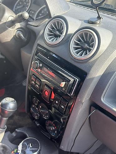 Renault: Renault Logan (ağ sedan) - Kuzov: 4 qapılı sedan, ağ rəng, qara — 21