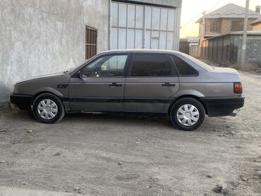 Volkswagen: Volkswagen Passat: 1990 г., 1.8 л, Механика, Бензин, Седан — 1