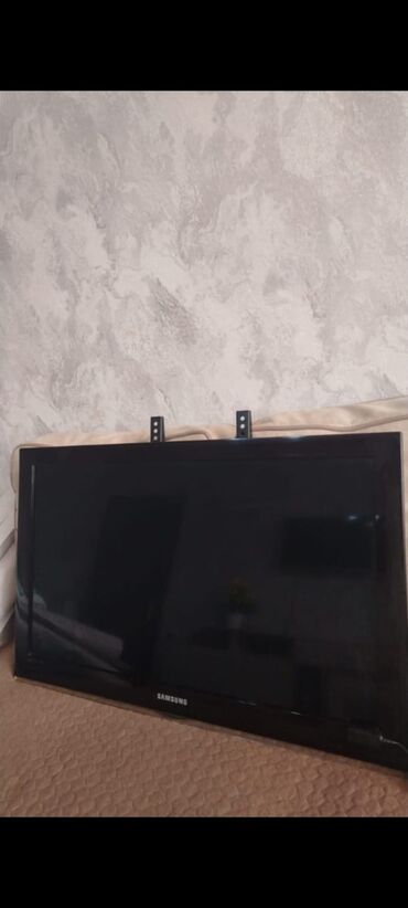 samsun a80: Samsung televizor satılır:82 ekran sadə televizordu ideal veziyyetde
