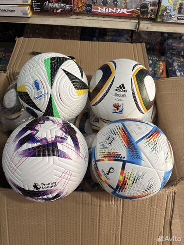 ftbol topu: Dörd ədəd futbol topu dəsti. Toplar müxtəlif dizaynlara sahibdir, o