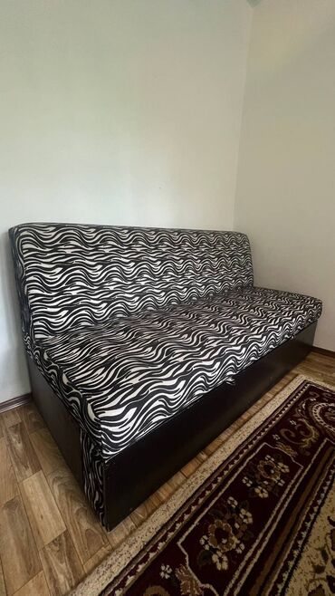кожаный диван купить: Диван-кровать, цвет - Черный, Б/у