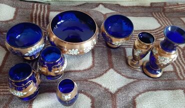 Digər dəstlər və servizlər: Mavi kobalt şüşədən hazırlanmış dekorativ bəzək dəsti. Dəst tərkibi — 2