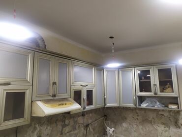 кухонный гарнитур бишкек бу: Metbex mebeli satilir.Texminen 3,5m uzunlugundadir.Qaz pecimoyka