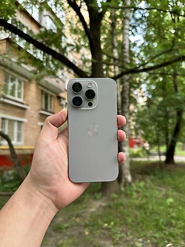 Apple iPhone 15Pro/ (серия Pro) в серебристом/светло‑сером цвете