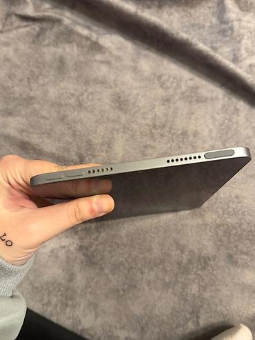 apple ipad mini: Ipad 7 mini 128 gb 93% pil ekraninda yungul cat var ustada olmuyub — 6
