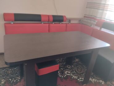 5 микрайон: Кухонный уголок с пятью табуретками.
Цена 25000