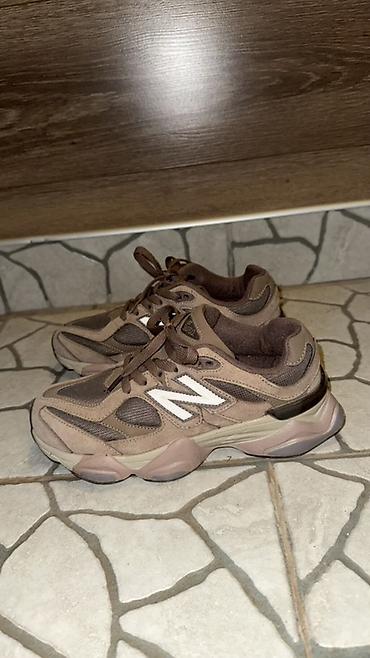 dioptrija plus 1: New Balance 9060 patike u braon/taupe nijansi sa belim “N” logotipom — 2