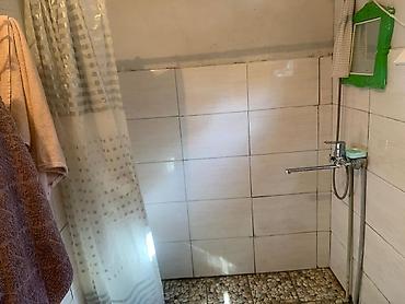 Продажа коттеджей и домов: Продаю дом в районе нового Ошского рынка. в одном участке есть 2 дома — 11