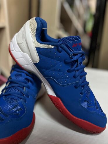 Кроссовки и спортивная обувь: В продаде кроссовки для зала. секонд хенд Сокулук. состояние нового — 16