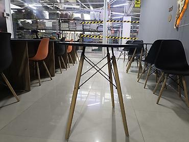 study table: Набор мебели в современном стиле: круглый обеденный стол и пластиковые — 4