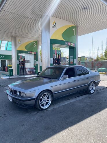 армянский учет: BMW 5 series: 1991 г., 2.5 л, Механика, Бензин, Седан