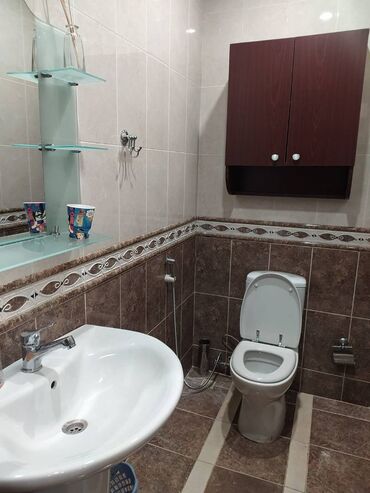 Uzunmüddətli kirayə mənzillər: Nəsimi rayonu, Zabitlər parkı yaxınlığında, “AF Center” binasında 4 — 27