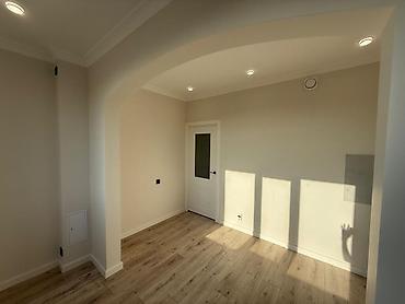 flat osh: 1 комната, 45 м², 106 серия улучшенная, 3 этаж, Евроремонт — 4
