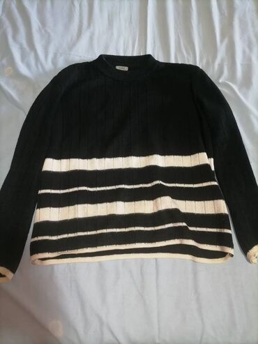 Lične stvari: Na prodaju brendirani crno-beli ženski džemper Sara, M veličina, u