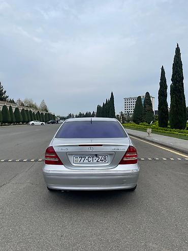 99 maşını: Mercedes-Benz 240: 2.4 l | 2000 il Sedan — 10