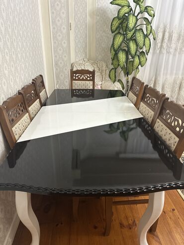 ağ stullar: Qonaq otağı üçün, İşlənmiş, Açılan, Dördbucaq masa