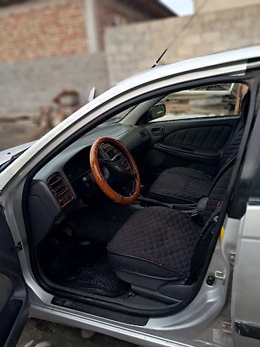 баа: Toyota Avensis: 1999 г., 2 л, Кол менен иштөөчү, Бензин, Лифтбек — 3